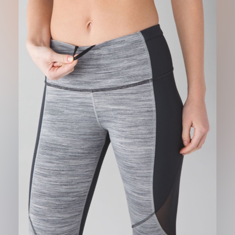 SOLD Lululemon Run With The Sun Tight
Space Dye Camo Seal Grey Deep Coal / - Picture 3 of 9